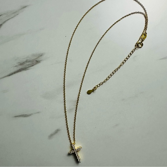 ✨ Moissanite Cross 18K Gold-Plated Necklace | 925 Sterling Silver ✨ - Picture 14 of 17